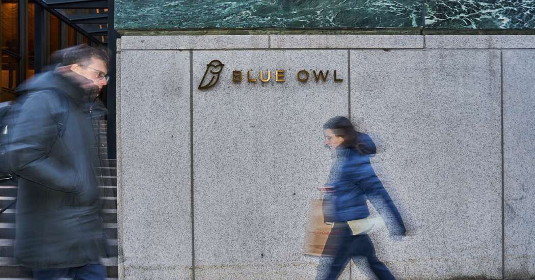 Growing Blue Owl private credit fund concerns are raising questions about risks in the booming private credit market. Discover why investors are paying attention.