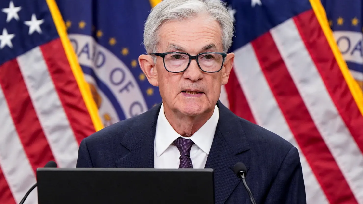A stock market crash 2026 warning emerges as Fed Chair Jerome Powell highlights elevated valuations. Discover what investors should watch now.