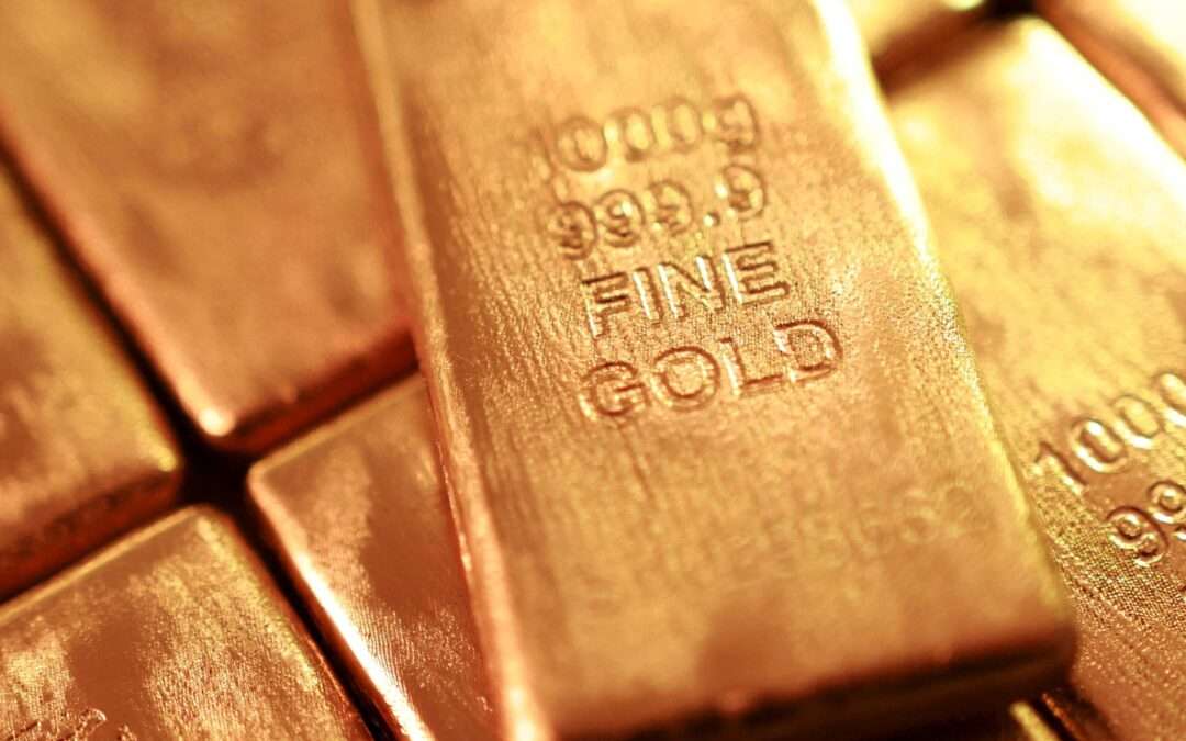 Gold Climbs to Three-Week High as Dollar Weakens