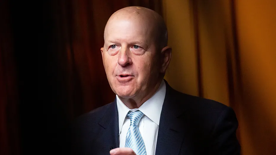 Former Goldman Sachs Chief Warns of Private Credit Risks