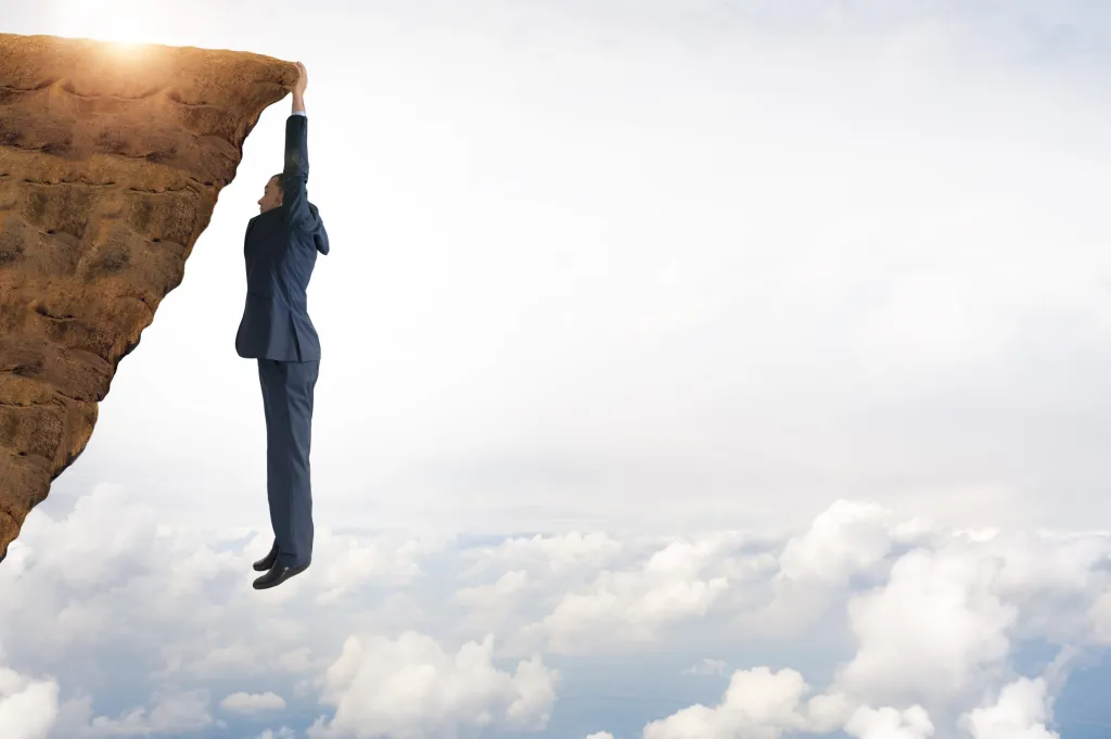 GettyImages-547139398-e1754235083729 Recession warning signs are emerging as payroll growth slows, inflation stays elevated, and consumer demand weakens across the U.S. economy.