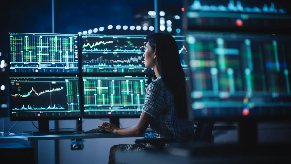 chart—woman-trading-1 The S&P 500 CAPE ratio 2026 outlook is raising concerns. Learn what history says about market corrections and what investors should expect next.