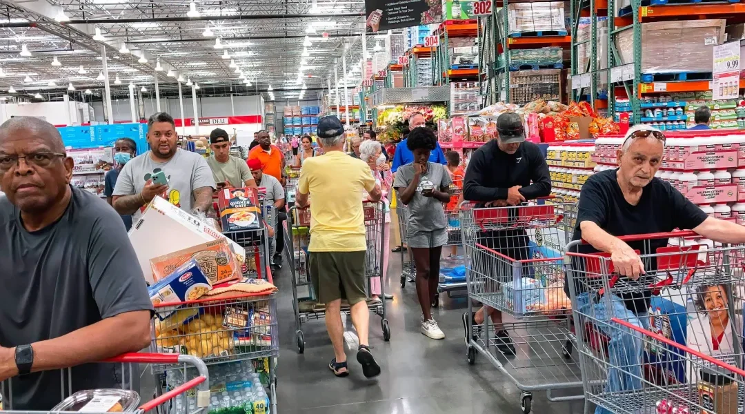 US Retail Sales Rise More Than Expected as Consumers Keep Spending