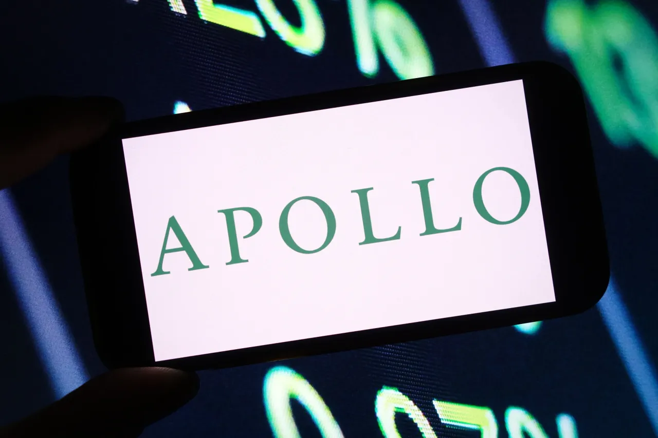 large_Apollo_Global_jpg_d7649609f2 (1) The Apollo private credit fund withdrawals move limits payouts to 45%. Learn what it signals about rising stress in credit markets.